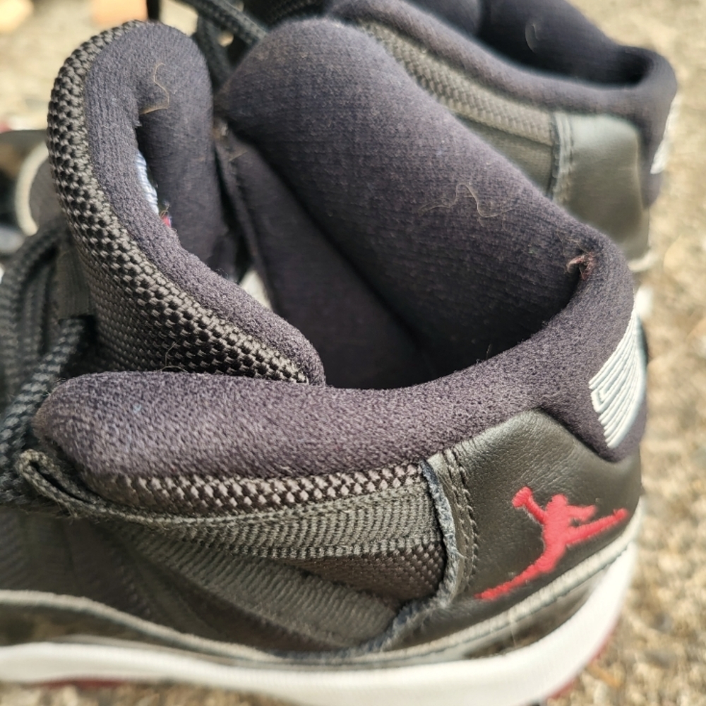 Air Jordan Retro Bred shoes